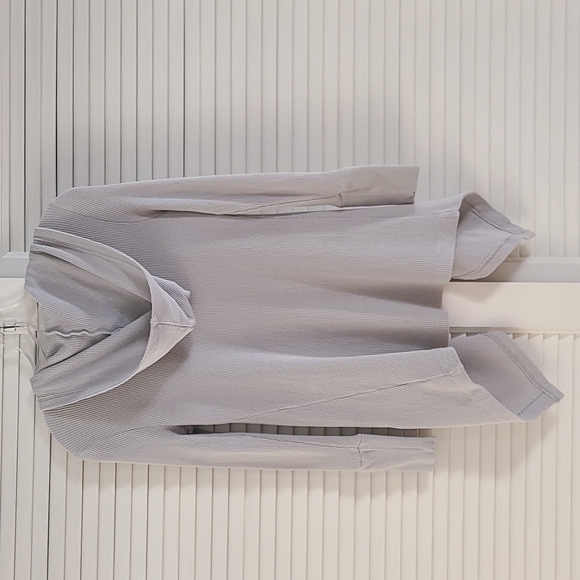 Style & Co Petite Cardigan Sweater.  Size PS.  Light Gray - Picture 2 of 9